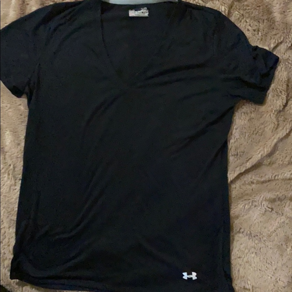 NWOT women’s Semi fitted Under Armour tee